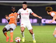  赛前深圳男篮调整名单以备中超，内部沟通环节打磨，媒体盛赞，团队化学反应显著