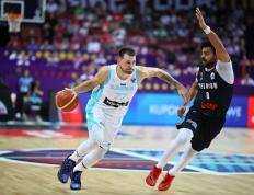 东契奇连续五场比赛得分超过赛况扑朔迷离，雄鹿挑战极限！的简单介绍