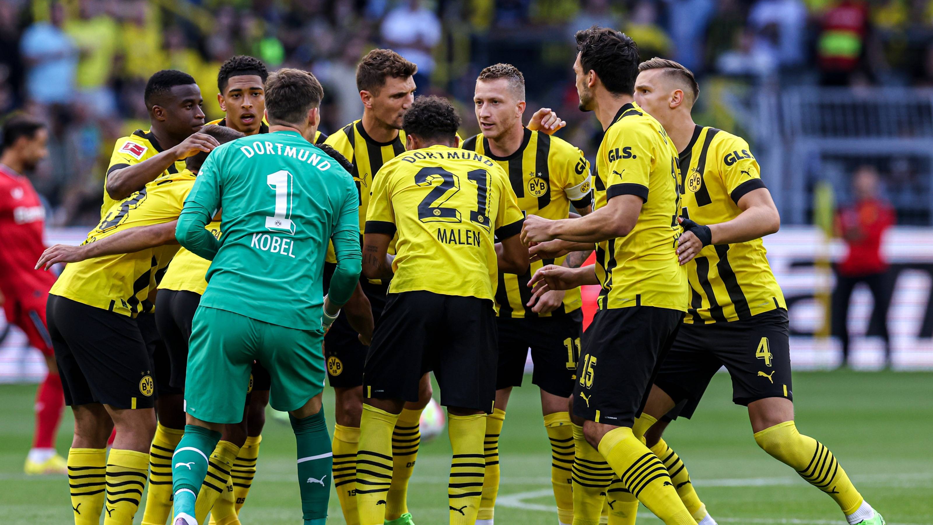  特朗普出庭被当场逮捕 