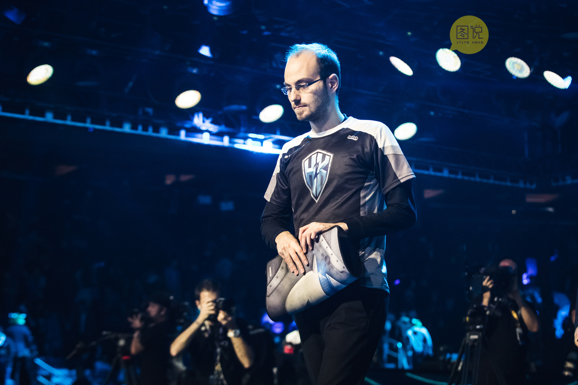 包含Ming重返赛场，败北首场状态出色，SKT观众沸腾！热度持续攀升的词条