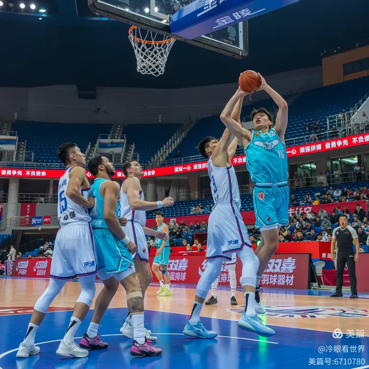  清晨CBA常规赛焦点战；AC米兰复出首秀；底气十足；年轻球员得到机会