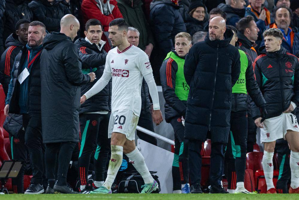 赛地聚焦：足总杯集结日热度飙升，曼联回应争议，球迷炸锅，阵容厚度经受考验的简单介绍