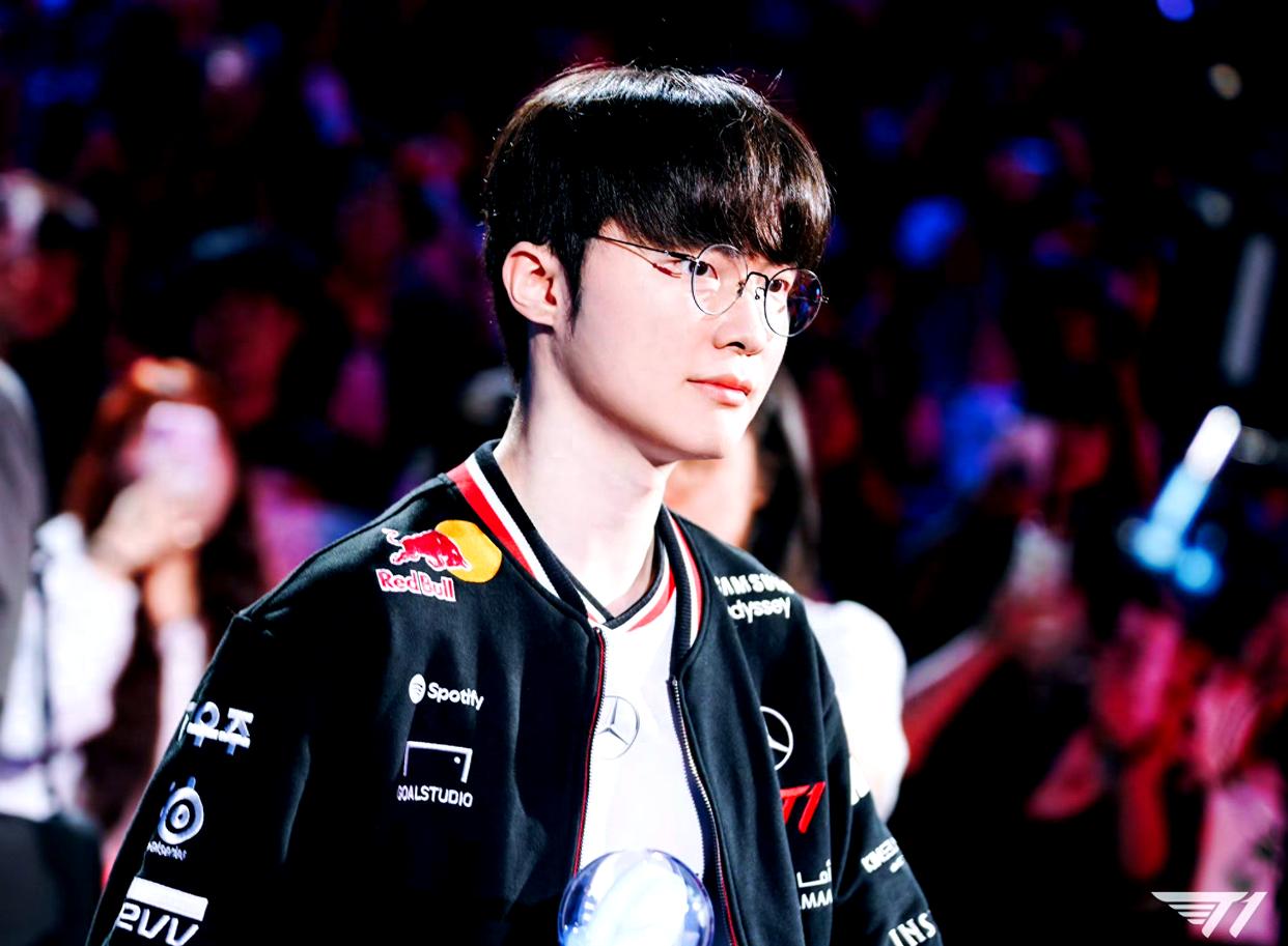 包含Faker在G2比赛中问鼎冠军,大胜引发热议!的词条