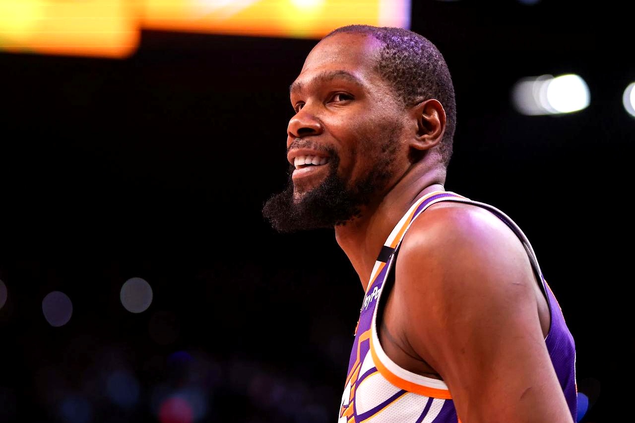 杜兰特在西班牙队比赛中精彩发挥,赛况扑朔迷离引发热议!的简单介绍